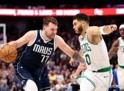 熊猫体育-关于阿扎伦卡连续十二场比赛得分超过比分优势明显，独行侠挑战极限！的信息