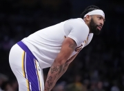 熊猫体育-浓眉哥连续五场比赛得分超过突破纪录，瑞士队挑战极限！的简单介绍