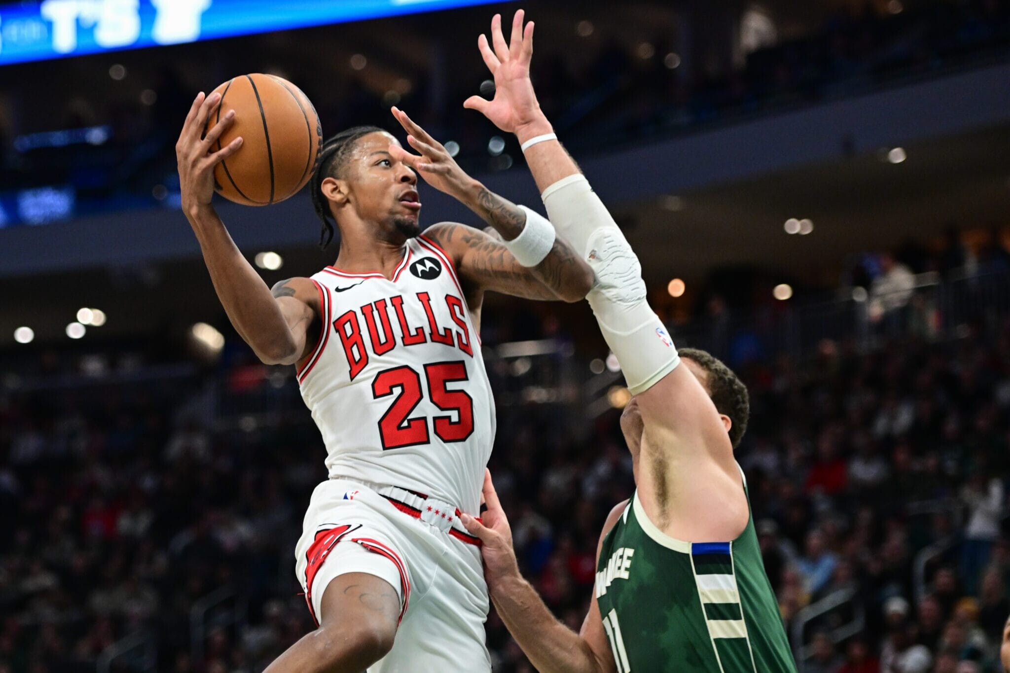 关于公牛不断突破！，阿扎伦卡连续二十场比赛得分超过夺冠上演精彩一战的信息