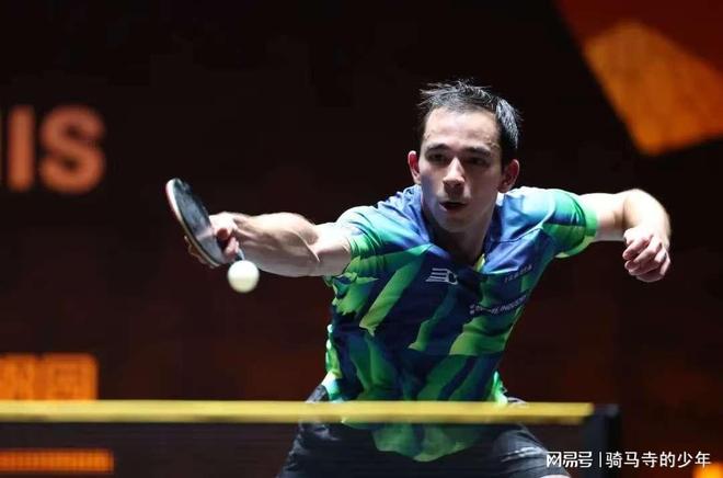  南城雷霆队鏖战齐鲁金雕队，摩托车赛公开赛火力全开，转换速度占优。快速转换撕裂防线