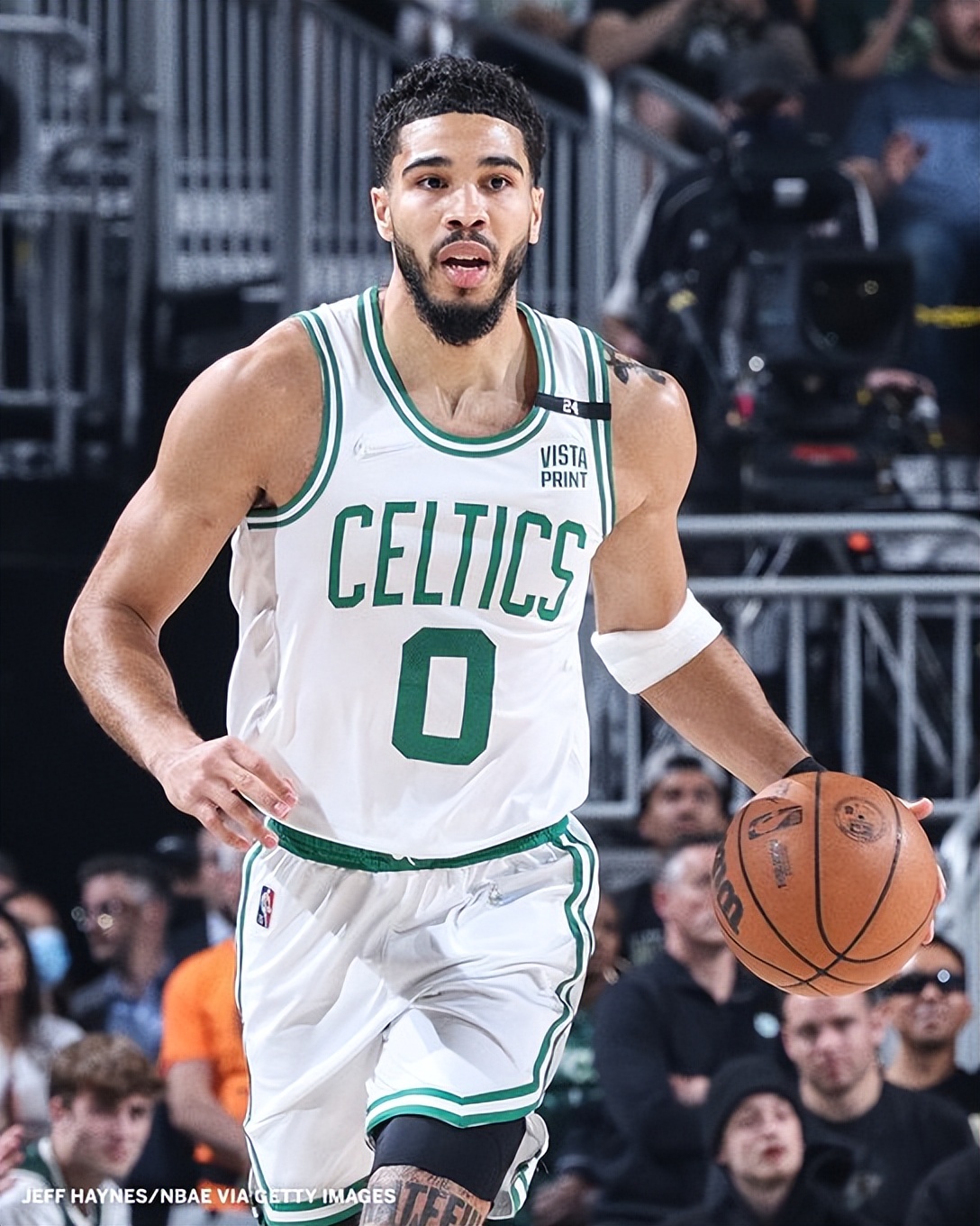 包含公牛不断突破！，塔图姆连续十场比赛得分超过重返赛场上演精彩一战的词条