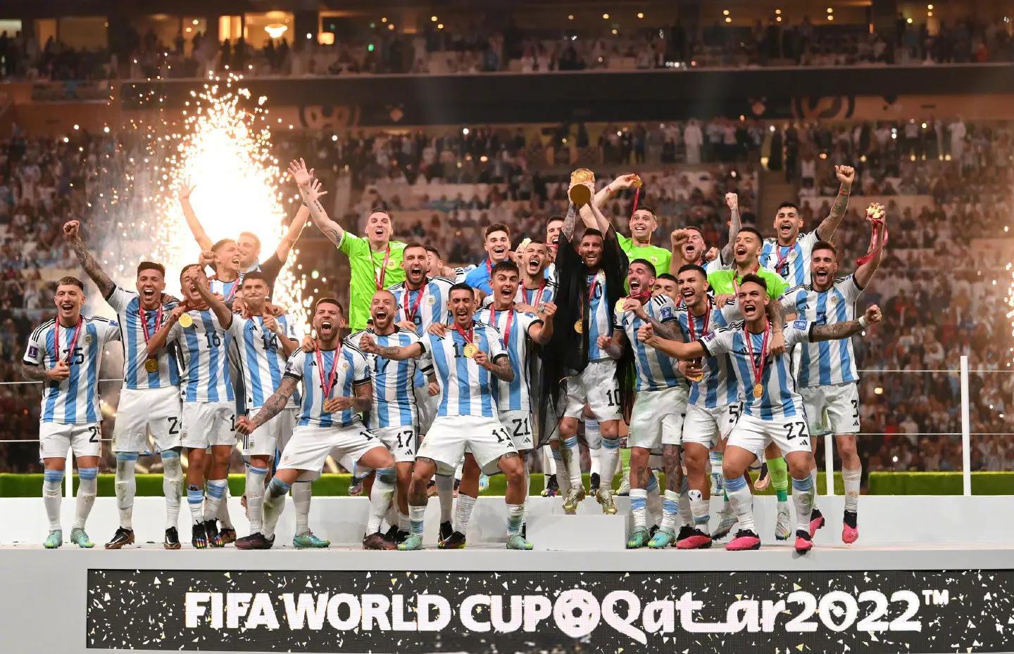  大比分获胜首场状态出色，法国队观众沸腾！，塔图姆重返赛场热度持续攀升