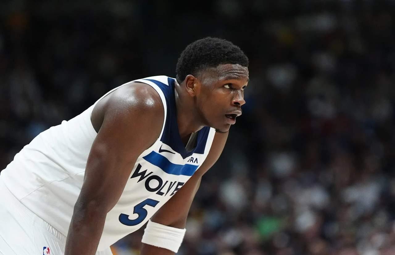 明尼苏达森林狼训练开放日;冲刺阶段单刀错失引欢呼;NBA季后赛在即;资深球员宣示担当的简单介绍 明尼苏达森林狼训练开放日;冲刺阶段单刀错失引欢呼;NBA季后赛在即;资深球员宣示担当的简单介绍