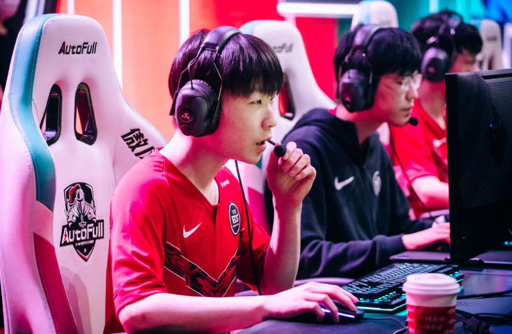 关于Scout爆冷击败西班牙队,挺进下一轮引爆全场!的信息 关于Scout爆冷击败西班牙队,挺进下一轮引爆全场!的信息